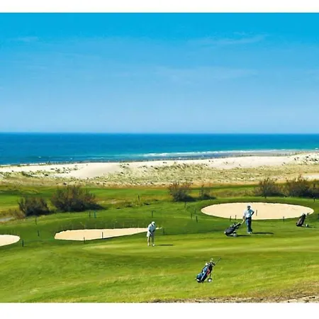 Сasa de vacaciones Maison Avec Piscine Sur Le Golf - A 600m